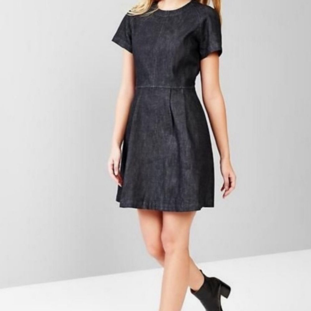GAP Chambray Fit-and-Flare Dress Indigo Blue Cap Sleeves Pockets Mini Zip Back - Picture 2 of 11